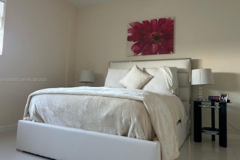 Condo in Hollywood, Florida, 1 bedroom  № 1994318 - photo 6