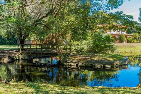 Villa ou maison à vendre à Southwest Ranches, Floride: 5 chambres, 327.39 m2 № 2024422 - photo 30