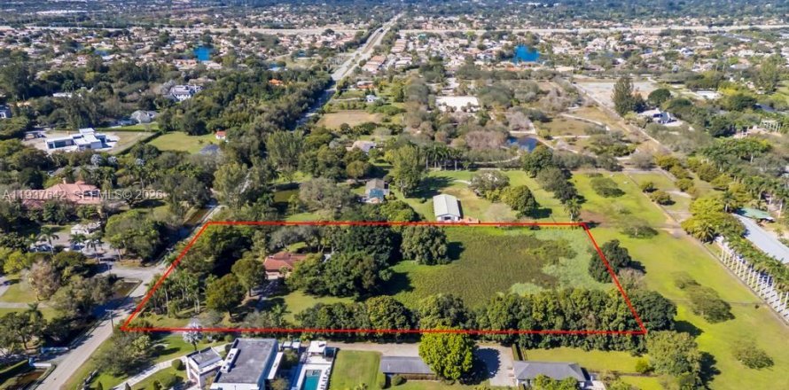 Villa ou maison à Southwest Ranches, Floride 5 chambres, 327.39 m2 № 2024422