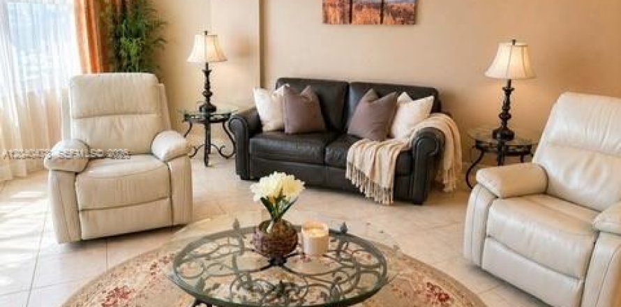 Apartment in Hollywood, Florida 2 bedrooms, 135.54 sq.m. № 2145936