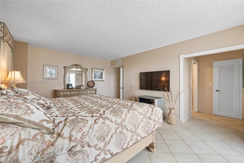 Apartment in Hollywood, Florida 2 bedrooms, 135.54 sq.m. № 2145936 - photo 18
