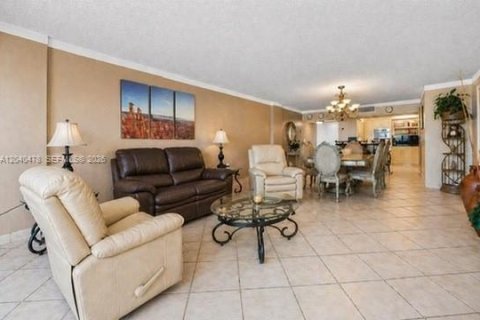 Apartment in Hollywood, Florida 2 bedrooms, 135.54 sq.m. № 2145936 - photo 3