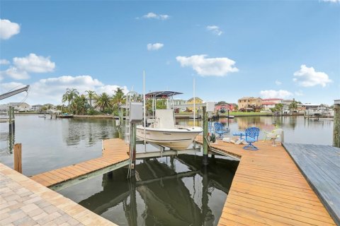 House in Hudson, Florida 3 bedrooms, 208.66 sq.m. № 2093867 - photo 24