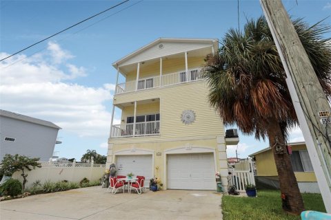House in Hudson, Florida 3 bedrooms, 208.66 sq.m. № 2093867 - photo 3
