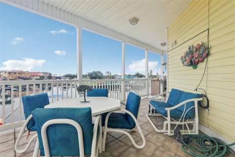 House in Hudson, Florida 3 bedrooms, 208.66 sq.m. № 2093867 - photo 18