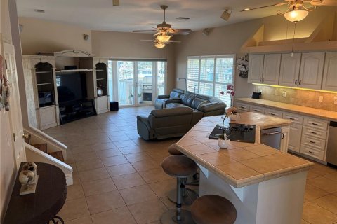 House in Hudson, Florida 3 bedrooms, 208.66 sq.m. № 2093867 - photo 6