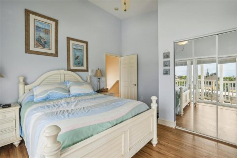 House in Hudson, Florida 3 bedrooms, 208.66 sq.m. № 2093867 - photo 15