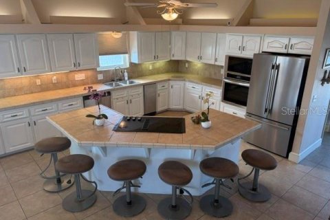House in Hudson, Florida 3 bedrooms, 208.66 sq.m. № 2093867 - photo 4