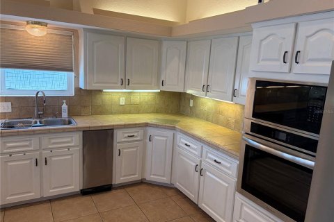House in Hudson, Florida 3 bedrooms, 208.66 sq.m. № 2093867 - photo 5