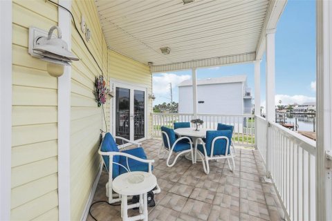 House in Hudson, Florida 3 bedrooms, 208.66 sq.m. № 2093867 - photo 20