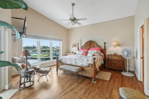 House in Hudson, Florida 3 bedrooms, 208.66 sq.m. № 2093867 - photo 12