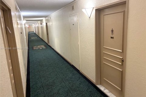 Купить кондоминиум в Халландейл-Бич, Флорида 1 спальня, 76.92м2, № 2000444 - фото 13