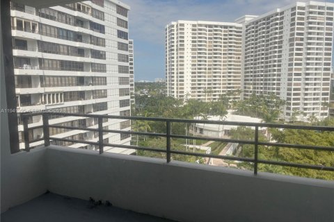Купить кондоминиум в Халландейл-Бич, Флорида 1 спальня, 76.92м2, № 2000444 - фото 11