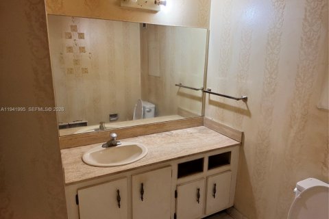 Купить кондоминиум в Халландейл-Бич, Флорида 1 спальня, 76.92м2, № 2000444 - фото 5