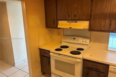 Купить кондоминиум в Халландейл-Бич, Флорида 1 спальня, 76.92м2, № 2000444 - фото 2