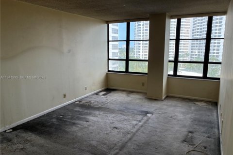 Купить кондоминиум в Халландейл-Бич, Флорида 1 спальня, 76.92м2, № 2000444 - фото 6