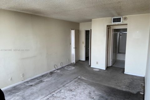 Купить кондоминиум в Халландейл-Бич, Флорида 1 спальня, 76.92м2, № 2000444 - фото 7