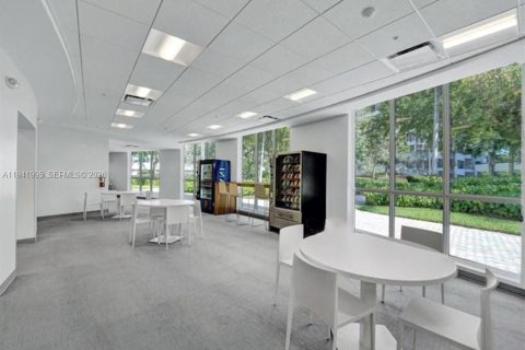 Купить кондоминиум в Халландейл-Бич, Флорида 1 спальня, 76.92м2, № 2000444 - фото 16