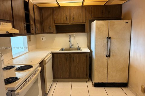 Кондоминиум с 1 спальней в Халландейл-Бич, Флорида № 2000444