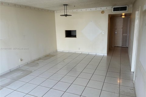 Купить кондоминиум в Халландейл-Бич, Флорида 1 спальня, 76.92м2, № 2000444 - фото 4