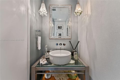 Condo in Miami Beach, Florida, 3 bedrooms  № 1970955 - photo 25