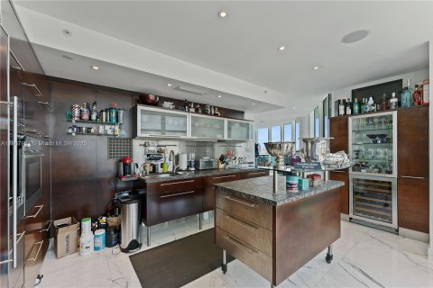 Condo in Miami Beach, Florida, 3 bedrooms  № 1970955 - photo 29