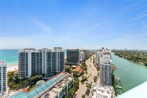 Condo in Miami Beach, Florida, 3 bedrooms  № 1970955 - photo 17