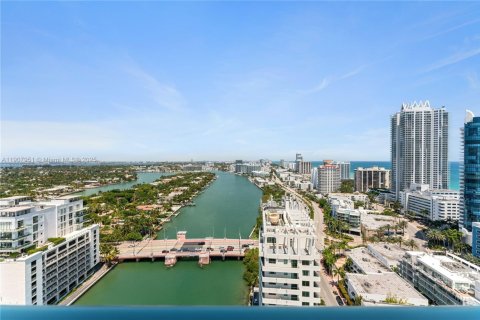 Condo in Miami Beach, Florida, 3 bedrooms  № 1970955 - photo 16