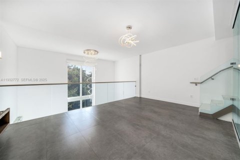 Condominio en venta en Miami, Florida, 3 dormitorios, 207.73 m2 № 2154811 - foto 28