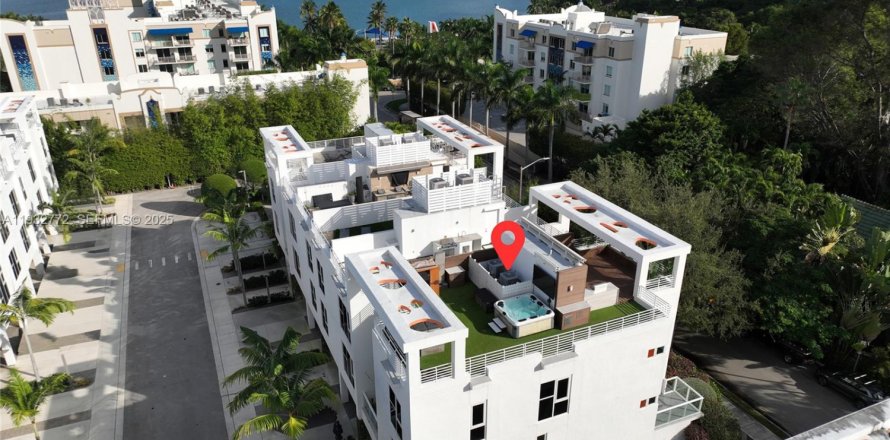 Condominio en Miami, Florida, 3 dormitorios  № 2154811