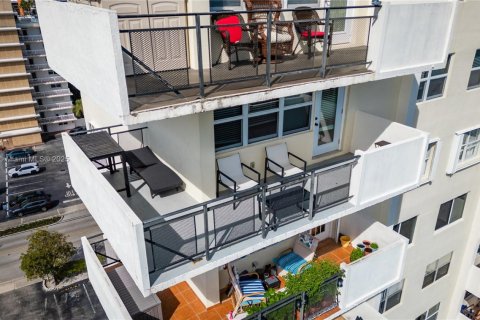 Condo in Hallandale Beach, Florida, 2 bedrooms  № 1950555 - photo 15