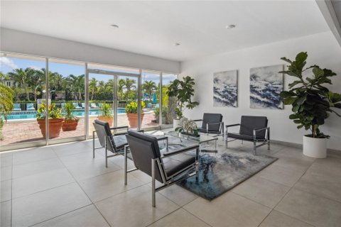 Condo in Hallandale Beach, Florida, 2 bedrooms  № 1950555 - photo 11