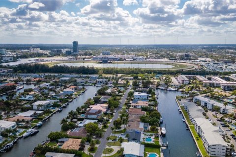 Condo in Hallandale Beach, Florida, 2 bedrooms  № 1950555 - photo 2