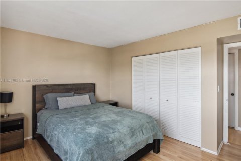 Condo in Hallandale Beach, Florida, 2 bedrooms  № 1950555 - photo 21