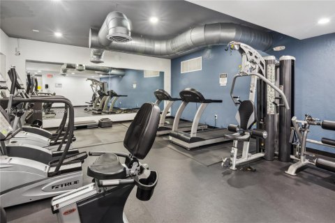 Condo in Hallandale Beach, Florida, 2 bedrooms  № 1950555 - photo 9