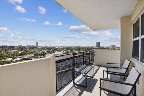 Condo in Hallandale Beach, Florida, 2 bedrooms  № 1950555 - photo 17
