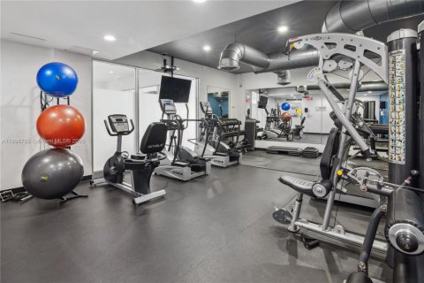 Condo in Hallandale Beach, Florida, 2 bedrooms  № 1950555 - photo 10