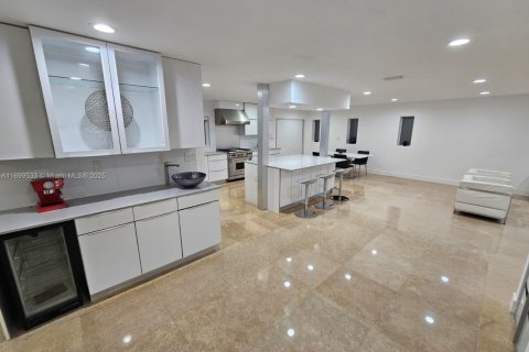 Villa ou maison à vendre à Doral, Floride: 5 chambres, 273.69 m2 № 2081649 - photo 9