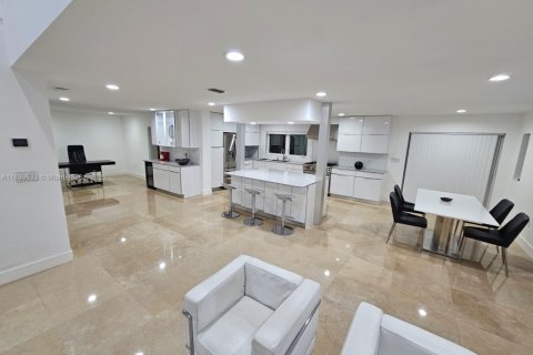 Villa ou maison à vendre à Doral, Floride: 5 chambres, 273.69 m2 № 2081649 - photo 6