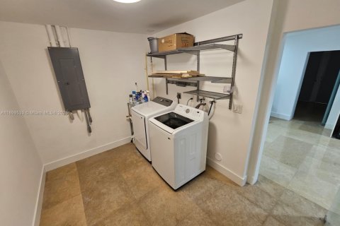 Villa ou maison à vendre à Doral, Floride: 5 chambres, 273.69 m2 № 2081649 - photo 14
