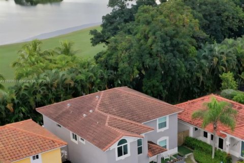 Villa ou maison à vendre à Doral, Floride: 5 chambres, 273.69 m2 № 2081649 - photo 2