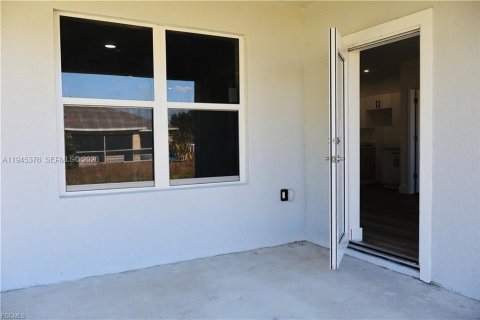 Casa en venta en Lehigh Acres, Florida, 3 dormitorios № 2002513 - foto 9