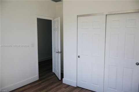 Casa en venta en Lehigh Acres, Florida, 3 dormitorios № 2002513 - foto 13