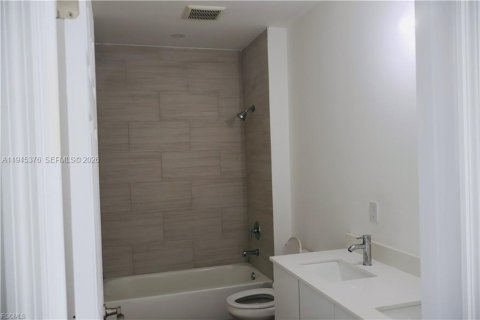 Casa en venta en Lehigh Acres, Florida, 3 dormitorios № 2002513 - foto 17