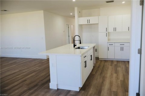 Casa en venta en Lehigh Acres, Florida, 3 dormitorios № 2002513 - foto 11