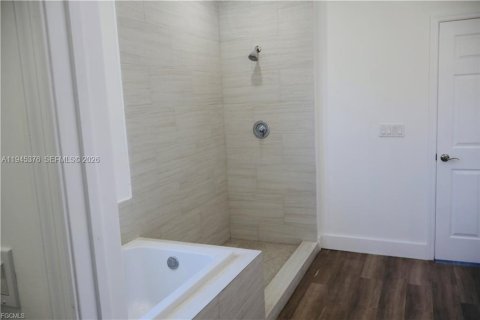 Casa en venta en Lehigh Acres, Florida, 3 dormitorios № 2002513 - foto 16