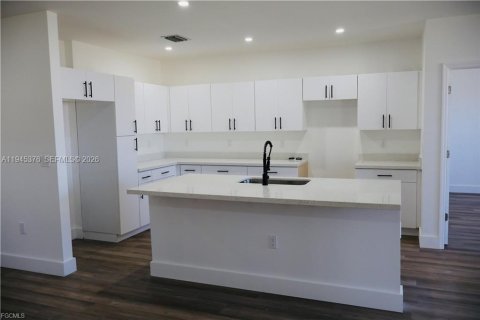 Casa en venta en Lehigh Acres, Florida, 3 dormitorios № 2002513 - foto 12