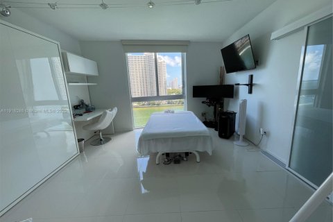 Condo in Miami, Florida, 3 bedrooms  № 1971080 - photo 12