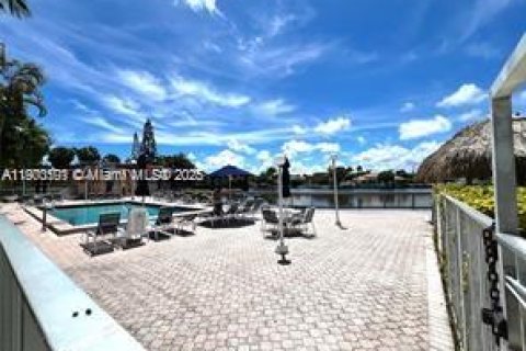 Condominio en alquiler en Hallandale Beach, Florida, 1 dormitorio, 76.18 m2 № 1953555 - foto 17