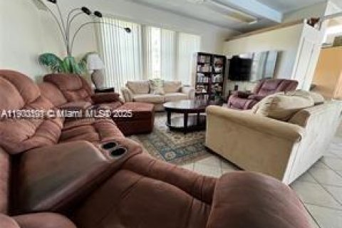 Condominio en alquiler en Hallandale Beach, Florida, 1 dormitorio, 76.18 m2 № 1953555 - foto 18